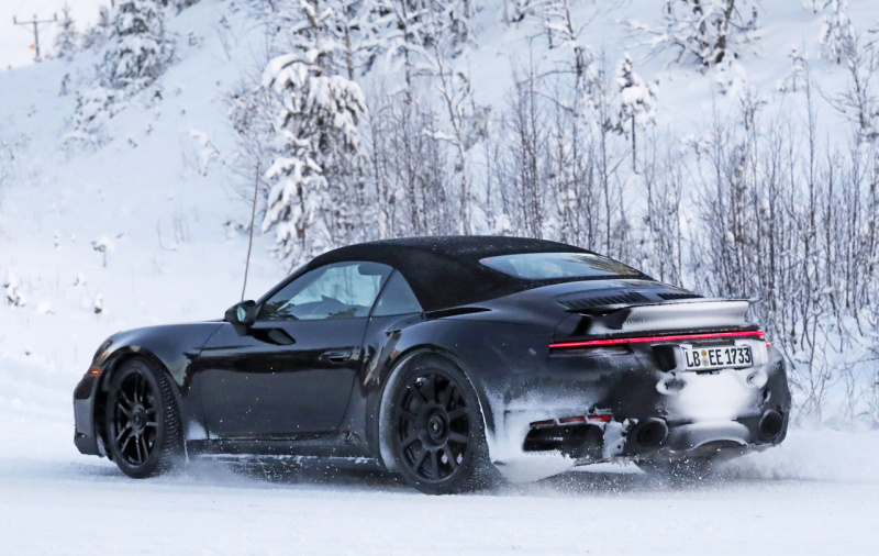 「ポルシェ・911ターボカブリオレ新型、豪雪地帯に出現。610馬力のハイパワーモデルか？」の16枚目の画像