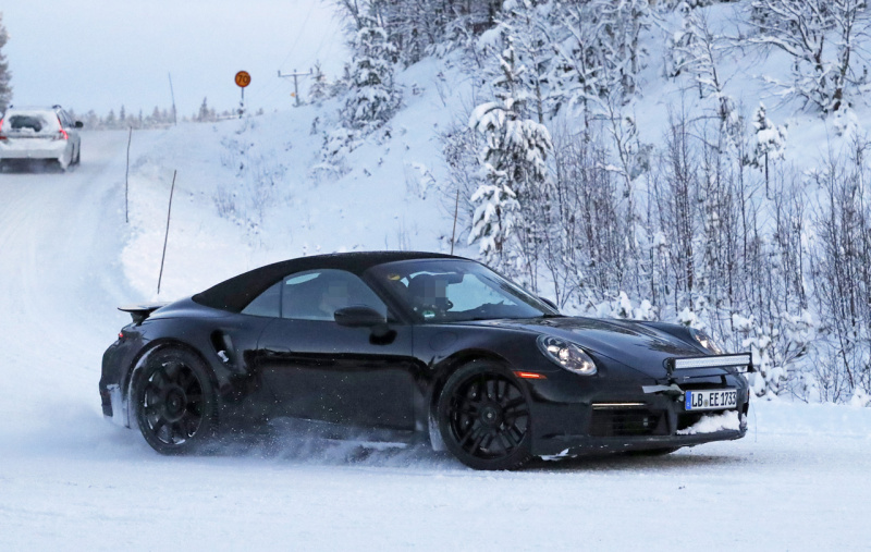 「ポルシェ・911ターボカブリオレ新型、豪雪地帯に出現。610馬力のハイパワーモデルか？」の3枚目の画像