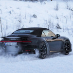 ポルシェ・911ターボカブリオレ新型、豪雪地帯に出現。610馬力のハイパワーモデルか？ - Porsche 992 Turbo Convertible Winter 6