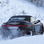 ポルシェ・911ターボカブリオレ新型、豪雪地帯に出現。610馬力のハイパワーモデルか？ - Porsche 992 Turbo Convertible Winter 7