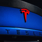 100km到達まで2.7秒！スーパーマン仕様のテスラが初公開 - deep-blue-tesla-model-s-details-red-tesla-t-carbon-fiber-trunk-wing-wm-5