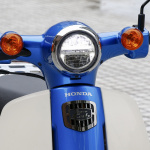 「ホンダ  スーパーカブ」は、実用派からオシャレ派まで、みんなに愛され60年 - 全機種に採用されたLED式ヘッドライト