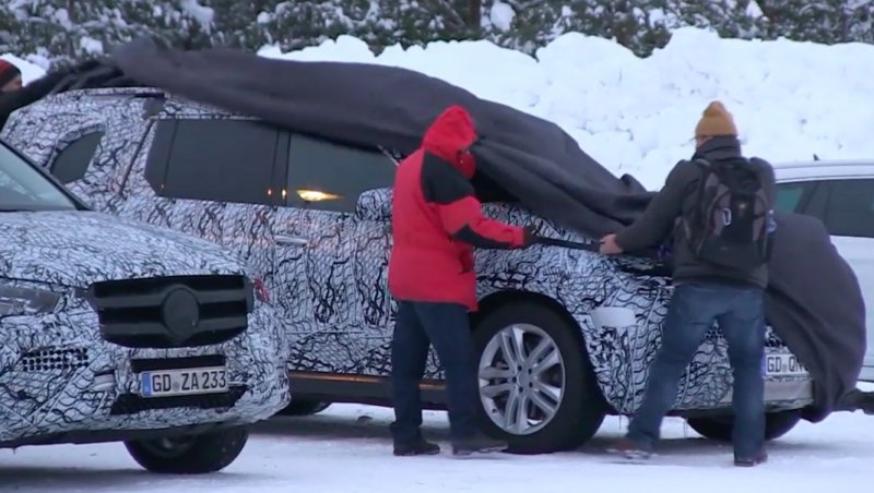 「【動画】メルセデス・ベンツの旗艦SUV・新型「GLS」が480馬力V8を引っさげ豪雪からニュルまで走行テスト」の6枚目の画像