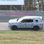 「【動画】メルセデス・ベンツの旗艦SUV・新型「GLS」が480馬力V8を引っさげ豪雪からニュルまで走行テスト」の4枚目の画像ギャラリーへのリンク