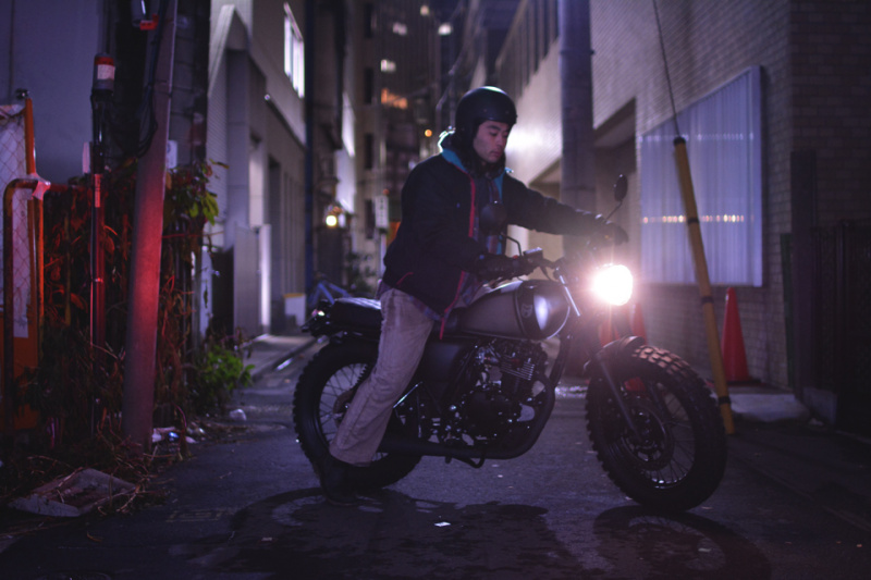 「都内ナイトツーリングで検証！　MUTT Motorcycle RS-13は見た目だけじゃなく乗り味も若者向け」の11枚目の画像