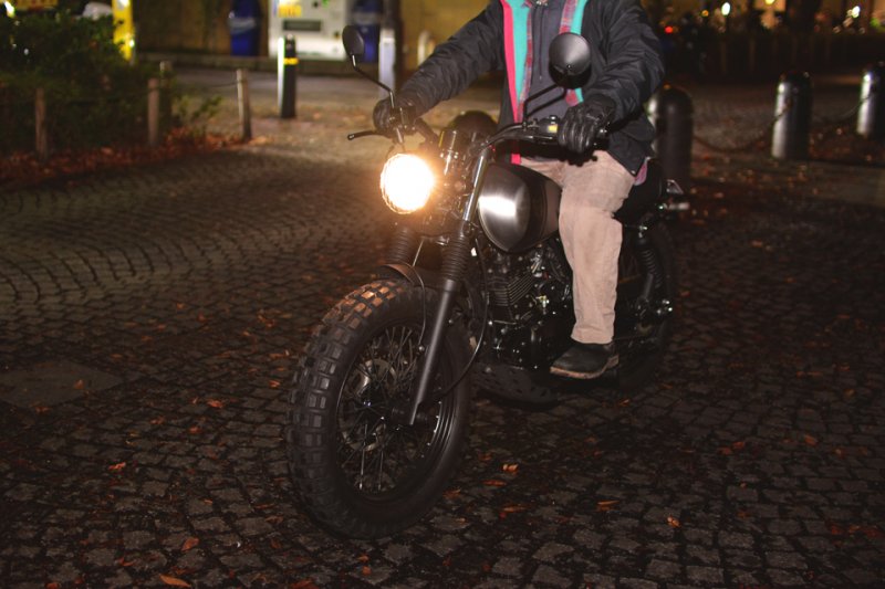 「都内ナイトツーリングで検証！　MUTT Motorcycle RS-13は見た目だけじゃなく乗り味も若者向け」の7枚目の画像