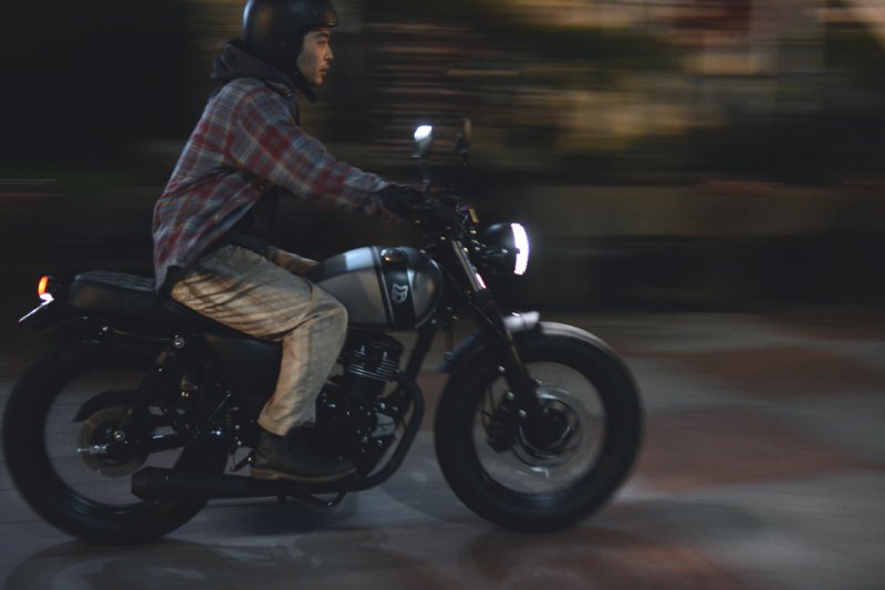 「都内ナイトツーリングで検証！　MUTT Motorcycle RS-13は見た目だけじゃなく乗り味も若者向け」の2枚目の画像