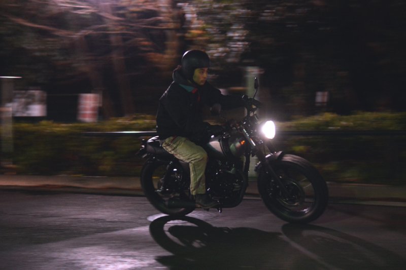 「都内ナイトツーリングで検証！　MUTT Motorcycle RS-13は見た目だけじゃなく乗り味も若者向け」の8枚目の画像