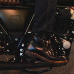 バイク用ブーツ「ガエルネ フーガ」を半年履きまくってみたら、早くも味と渋みが出まくっている話 - 