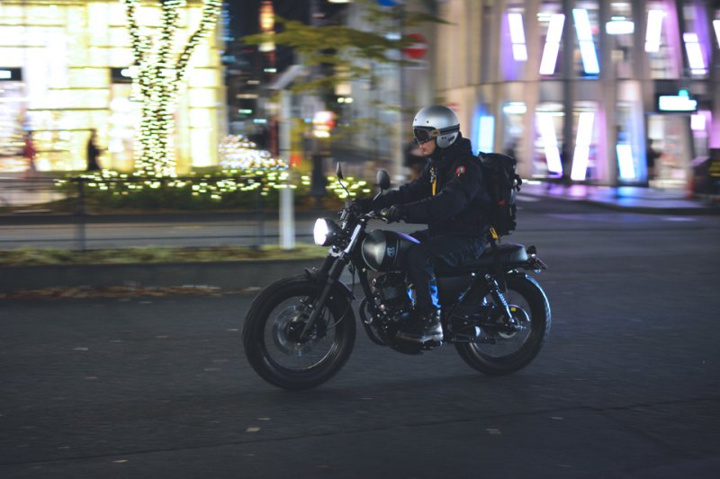 「都内ナイトツーリングで検証！　MUTT Motorcycle RS-13は見た目だけじゃなく乗り味も若者向け」の3枚目の画像