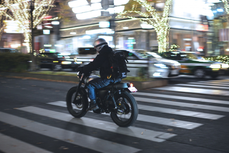 「都内ナイトツーリングで検証！　MUTT Motorcycle RS-13は見た目だけじゃなく乗り味も若者向け」の4枚目の画像