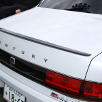 「箱根駅伝に世界でただ一台のスペシャルなクルマが走ってる!? 「白い」センチュリーはトヨタ自動車社長専用車」の8枚目の画像ギャラリーへのリンク