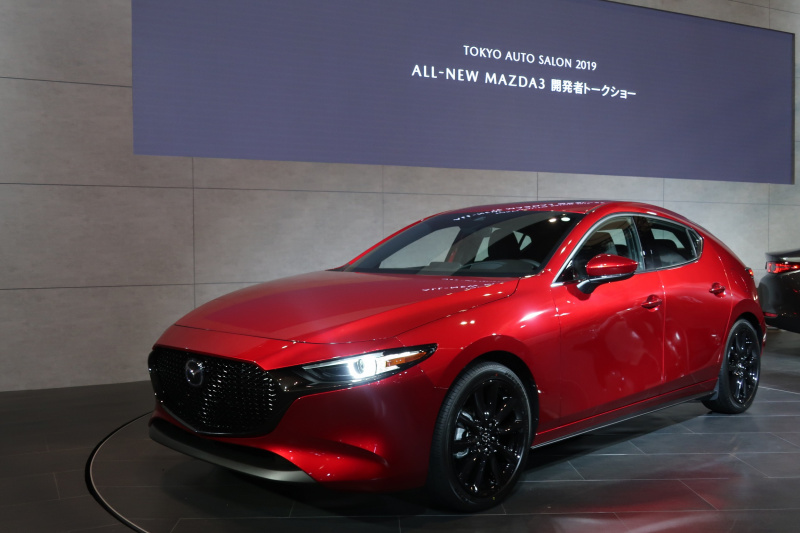 「【東京オートサロン2019】メーカー系デザイナーに突撃インタビュー。マツダブースで新型「Mazda 3」をテーマにトークショー開催」の3枚目の画像