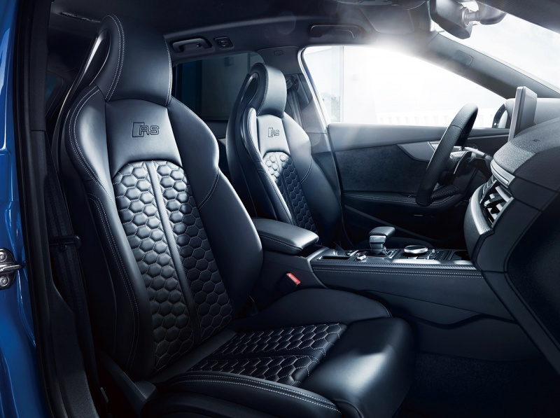 「6年ぶりにフルモデルチェンジした「Audi RS 4 Avant」が1月28日に発売」の3枚目の画像