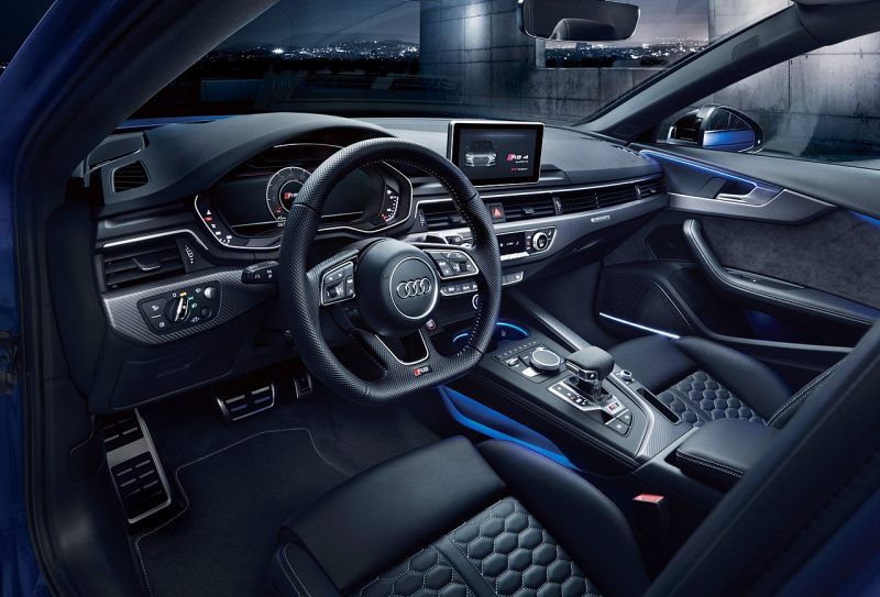「6年ぶりにフルモデルチェンジした「Audi RS 4 Avant」が1月28日に発売」の4枚目の画像