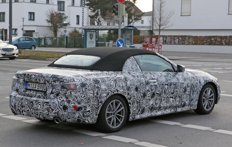 「新型BMW・4シリーズ カブリオレの車内を激写。電動化は濃厚」の9枚目の画像