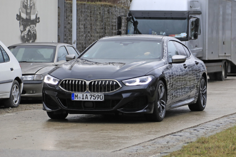 「BMW「8シリーズ グランクーペ」最強モデルの「M850i グランクーペ」、公開直前にフロントフェイスが完全露出」の2枚目の画像
