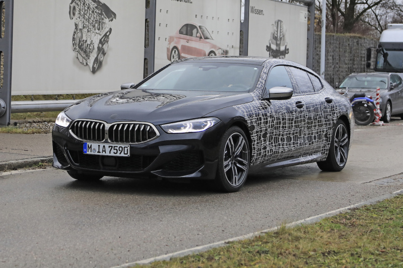 「BMW「8シリーズ グランクーペ」最強モデルの「M850i グランクーペ」、公開直前にフロントフェイスが完全露出」の4枚目の画像