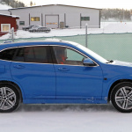 零下30度のノルウェーでBMW X1改良型プロトタイプをキャッチ。コックピットにはタッチスクリーンを確認 - BMW X1 Facelift 6