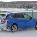 零下30度のノルウェーでBMW X1改良型プロトタイプをキャッチ。コックピットにはタッチスクリーンを確認 - BMW X1 Facelift 7