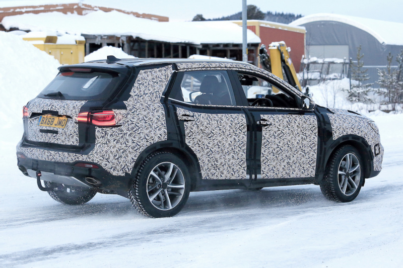 「マツダ？スバル？豪雪地帯で謎のクロスオーバー開発車両を目撃」の6枚目の画像