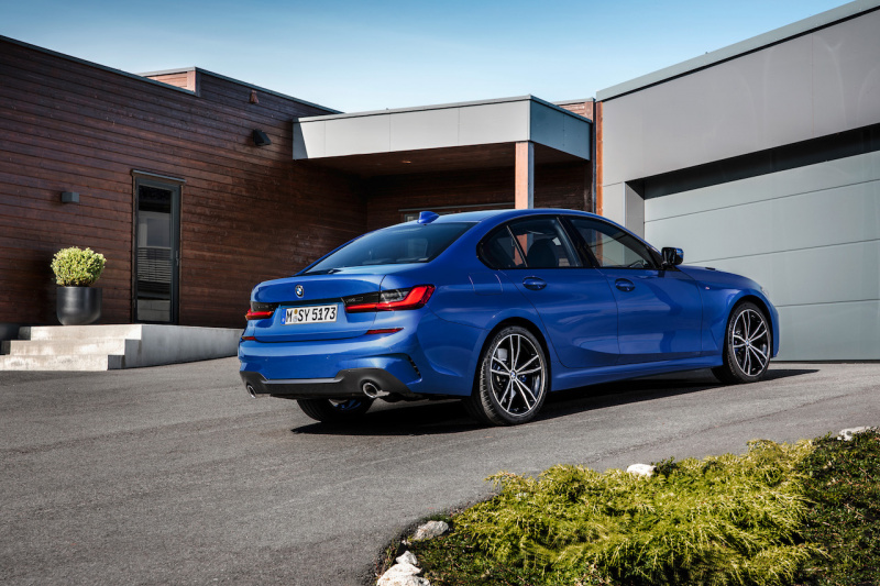 「【新車】新型 BMW 3シリーズはボディを拡大し、日本専用チューニングエンジンも設定。価格は4,520,000円〜6,320,000円」の14枚目の画像