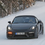 ポルシェ・718ボクスターに初設定される高性能モデル「スパイダー」が豪雪を激走 - Porsche Boxster Spyder 1
