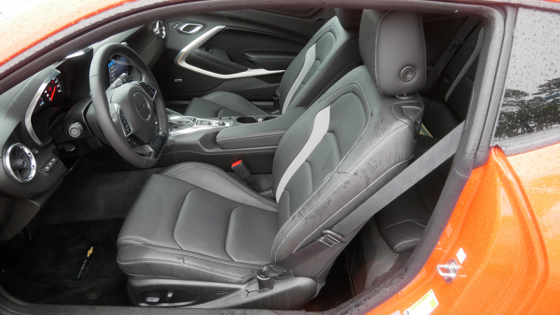 「【シボレー・カマロLT RS ローンチ エディション】2Lターボでも軽量化されたボディが走りに効いている」の15枚目の画像