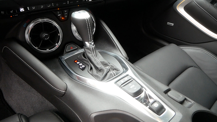 「【シボレー・カマロLT RS ローンチ エディション】2Lターボでも軽量化されたボディが走りに効いている」の6枚目の画像