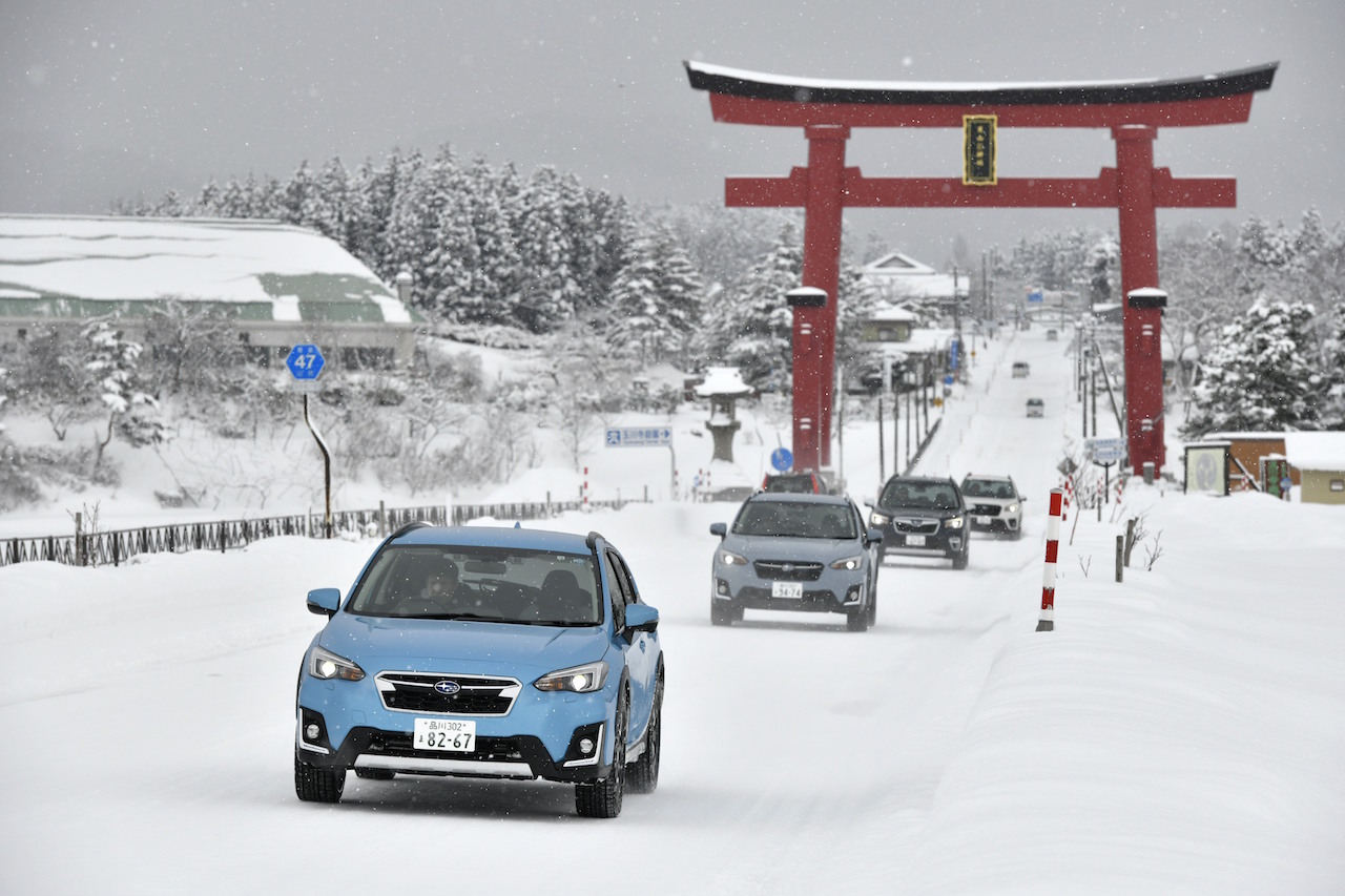 Awd 四輪駆動 車のチェーンはどこに装着する Subaruのタイヤチェーン装着へのこだわり Subaru雪上試乗会 Clicccar Com