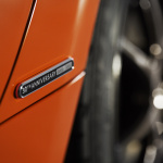 北米ではソールドアウト！ ロードスター30周年記念車はレーシングオレンジが印象的 - 2019-Mazda-MX-5-Miata-30th-Anniversary-Badge-1024x683