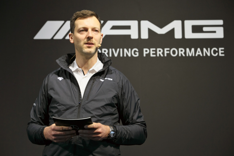 「メルセデス AMG GT 4ドアクーペはハイパフォーマンスと4ドアの利便性を兼ね備えた新しいスポーツカー」の2枚目の画像
