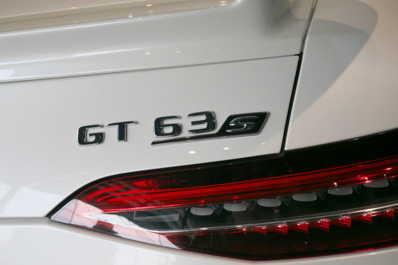 「メルセデス AMG GT 4ドアクーペはハイパフォーマンスと4ドアの利便性を兼ね備えた新しいスポーツカー」の7枚目の画像