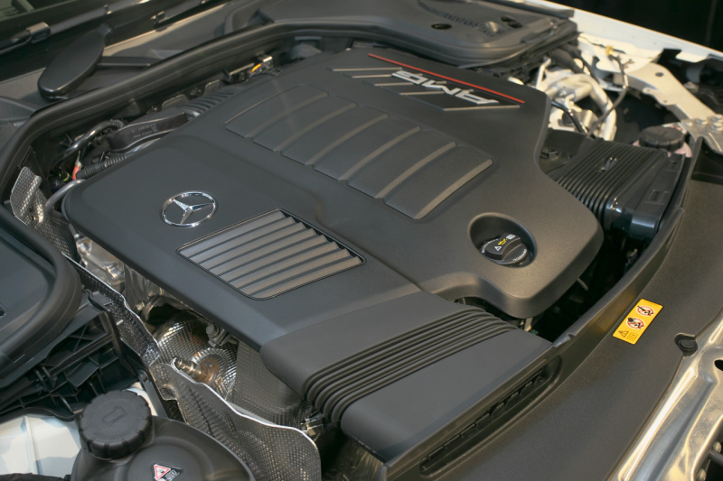 「メルセデス AMG GT 4ドアクーペはハイパフォーマンスと4ドアの利便性を兼ね備えた新しいスポーツカー」の14枚目の画像