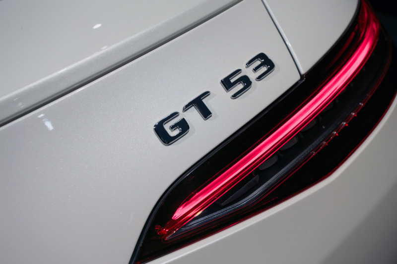 「メルセデス AMG GT 4ドアクーペはハイパフォーマンスと4ドアの利便性を兼ね備えた新しいスポーツカー」の15枚目の画像