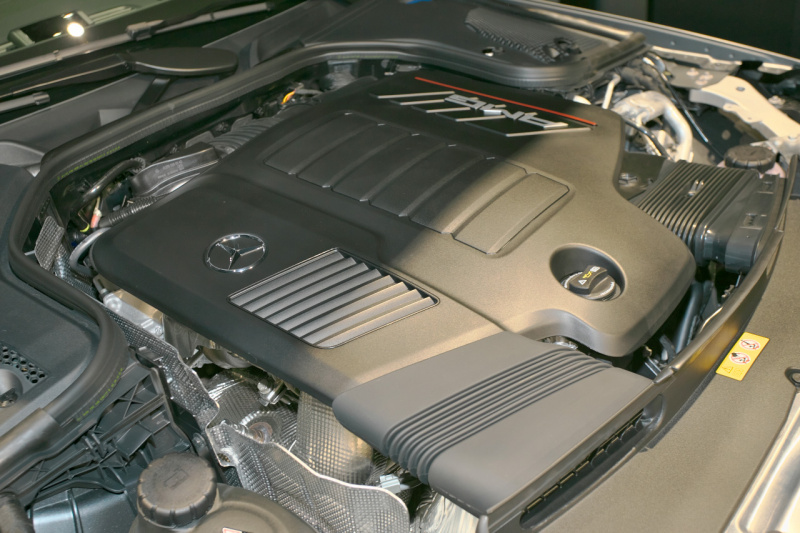 「メルセデス AMG GT 4ドアクーペはハイパフォーマンスと4ドアの利便性を兼ね備えた新しいスポーツカー」の17枚目の画像
