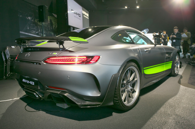 「メルセデス AMG GT 4ドアクーペはハイパフォーマンスと4ドアの利便性を兼ね備えた新しいスポーツカー」の18枚目の画像