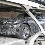 「BMW初のEV4ドアクーペ「i4」のプロトタイプを初キャッチ！ EV専用デザインのキドニーグリルを採用」の1枚目の画像ギャラリーへのリンク