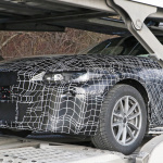 「BMW初のEV4ドアクーペ「i4」のプロトタイプを初キャッチ！ EV専用デザインのキドニーグリルを採用」の2枚目の画像ギャラリーへのリンク