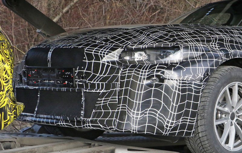 「BMW初のEV4ドアクーペ「i4」のプロトタイプを初キャッチ！ EV専用デザインのキドニーグリルを採用」の3枚目の画像