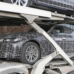 「BMW初のEV4ドアクーペ「i4」のプロトタイプを初キャッチ！ EV専用デザインのキドニーグリルを採用」の4枚目の画像ギャラリーへのリンク