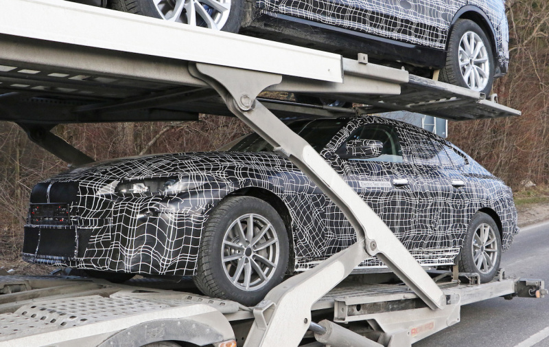 「BMW初のEV4ドアクーペ「i4」のプロトタイプを初キャッチ！ EV専用デザインのキドニーグリルを採用」の4枚目の画像