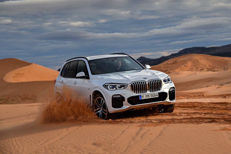 「【新車】新型BMW X5が誕生。3.0L直列6気筒ディーゼルエンジンを積む4代目は9,200,000円〜」の2枚目の画像