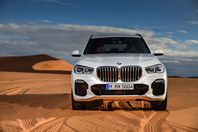 「【新車】新型BMW X5が誕生。3.0L直列6気筒ディーゼルエンジンを積む4代目は9,200,000円〜」の4枚目の画像