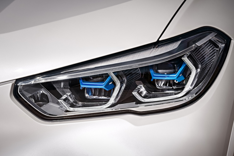 「【新車】新型BMW X5が誕生。3.0L直列6気筒ディーゼルエンジンを積む4代目は9,200,000円〜」の7枚目の画像