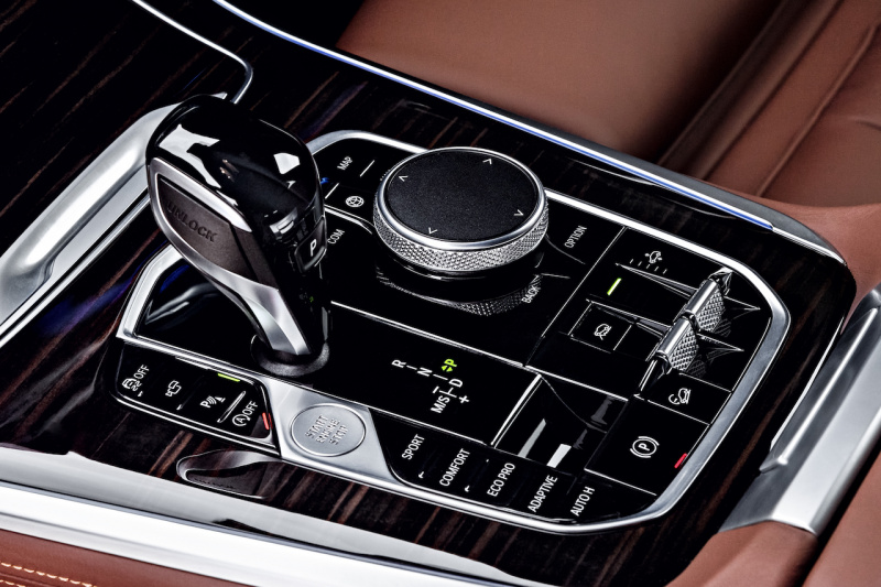 「【新車】新型BMW X5が誕生。3.0L直列6気筒ディーゼルエンジンを積む4代目は9,200,000円〜」の8枚目の画像