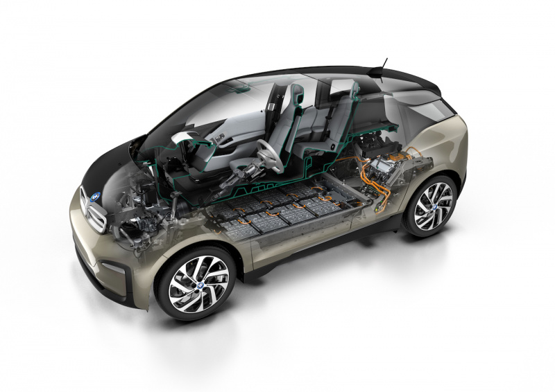 「【新車】新型リチウムイオン電池搭載で航続可能距離を伸長したBMW i3が発売」の3枚目の画像