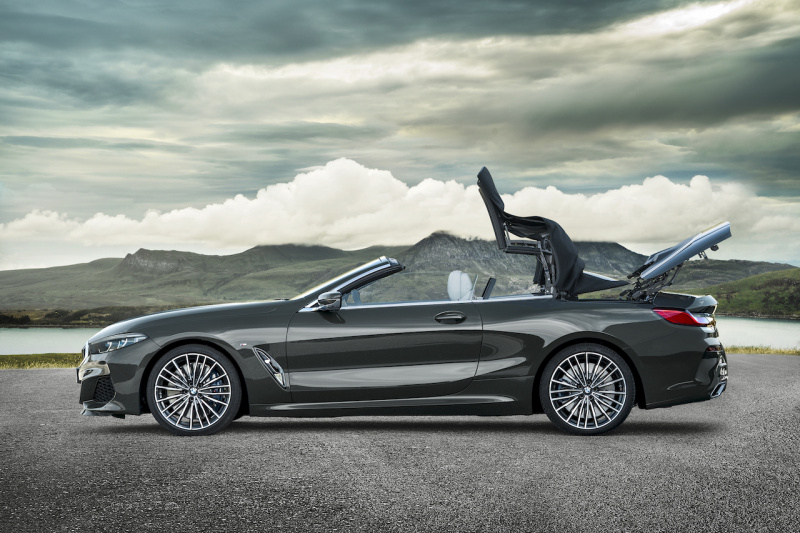 「BMW 8シリーズ・カブリオレが新登場。ロングツーリングからサーキット走行までこなす超快速モデル」の6枚目の画像