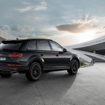 【新車】3列シートSUVのアウディQ7に特別仕様車「Audi Q7 black styling」を設定 - auto advertising background