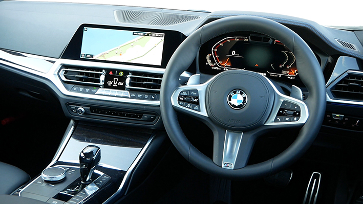 「【BMW 330i Mスポーツ・内外装編】日本で初となる三眼カメラを使用した先進運転支援システムなど、見どころ山盛り」の9枚目の画像